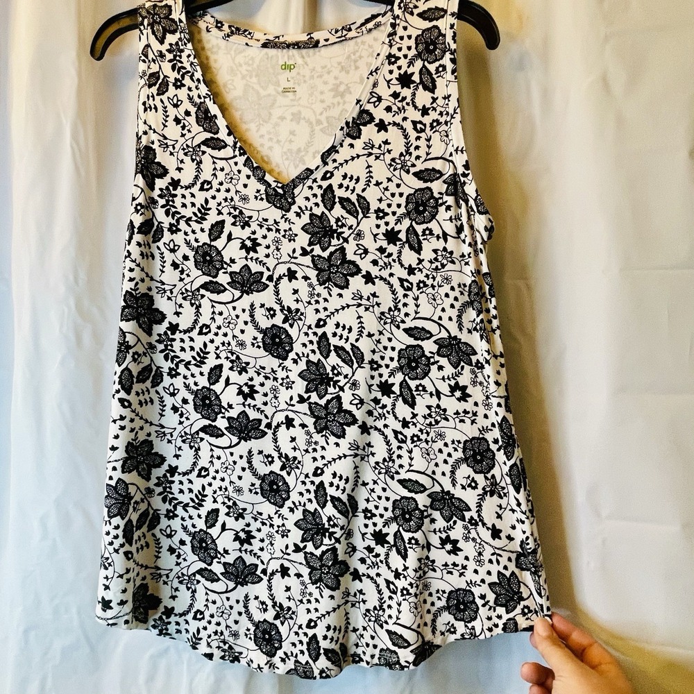 Dip Women Sz L Monochrome AOP Botanical Soft Stretch V‎ Neck Tank Timeless Basic